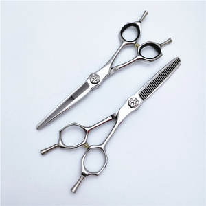 Ciseaux professionnels pour la coupe des cheveux, lame en acier inoxydable de 62 mm pour droitiers, pour usage en salon de coiffure, épaisseur personnalisable - Product Image 3