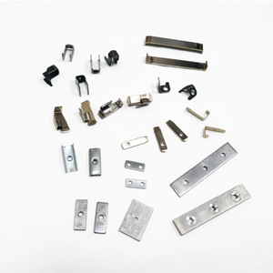 Composants en tôle estampée Heruntai : Pièces métalliques de diverses formes avec trou de 20 mm de diamètre, formage continu par matrice - Product Image 1