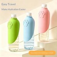 Bouteille d'eau pliable pour chien, de qualité alimentaire, en caoutchouc thermoplastique, design rond, écologique, portable pour les voyages en plein air, directement de l'usine