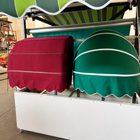 Auvent rétractable sur mesure à cassette intégrale, modèle French & Watermelon, avec structure en tube carré et fixation par plaque en acier pour vitrine de magasin et ombrage extérieur