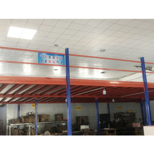 פלטפורמת מזנין כבדה עם רצפת עץ מצופה אבקת פלדה עבור ציוד אחסון מטען הכולל מדף מזרן - Product Image 1