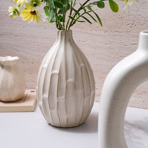 Vase en céramique CallaFloral beige glacé, style nordique, décoration de table pour salon et salle à manger - Product Image 1