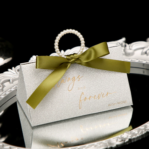 Nueva caja de dulces con brillantina fina para aniversario de bodas, caja de dulces de alta gama para boda y compromiso, caja de regalo triangular con lazo. - Product Image 2