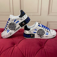 Chaussures décontractées pour hommes de marque de créateur, en cuir véritable, avec empiècements peints à la main et clous décoratifs, talon surélevé