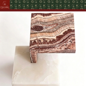 Mesa Auxiliar de Dos Niveles Asimétrica de Piedra Sólida para Sala de Estar de Lujo GOLDKING, Mármol Blanco Marrón Rojizo, Tallado Geométrico, OEM Personalizado - Product Image 3