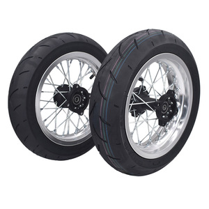 Cerchione Anteriore Super Motor da 12 Pollici Argento 2.50-12 con Pneumatico Stradale 90/90-12 e Ruota Posteriore 3.00-12 con Pneumatici Stradali 120/70-12 - Product Image 1
