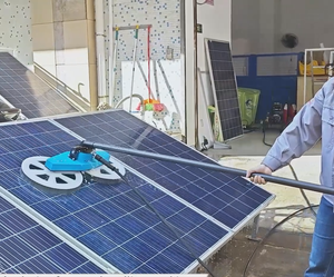 7.5m Water-<b>Powered</b> Solar Cleaning Dual-Head <b>Brush</b>, Green Power Source - Product Image 2