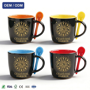 Mug en grès noir mat OEM/ODM avec intérieur coloré et cuillère intégrée dans le manche, idéal pour les boutiques de cadeaux - Product Image 1