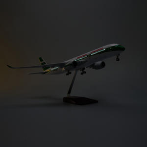 Modelo de Avión de Resina <span class=keywords><strong>Airbus</strong></span> <span class=keywords><strong>A350</strong></span>-<span class=keywords><strong>900</strong></span> de Cathay Pacific Airways, Escala 1/142, 47 cm, con Luces LED y Ruedas, Edición Conmemorativa del 80 Aniversario - Product Image 1