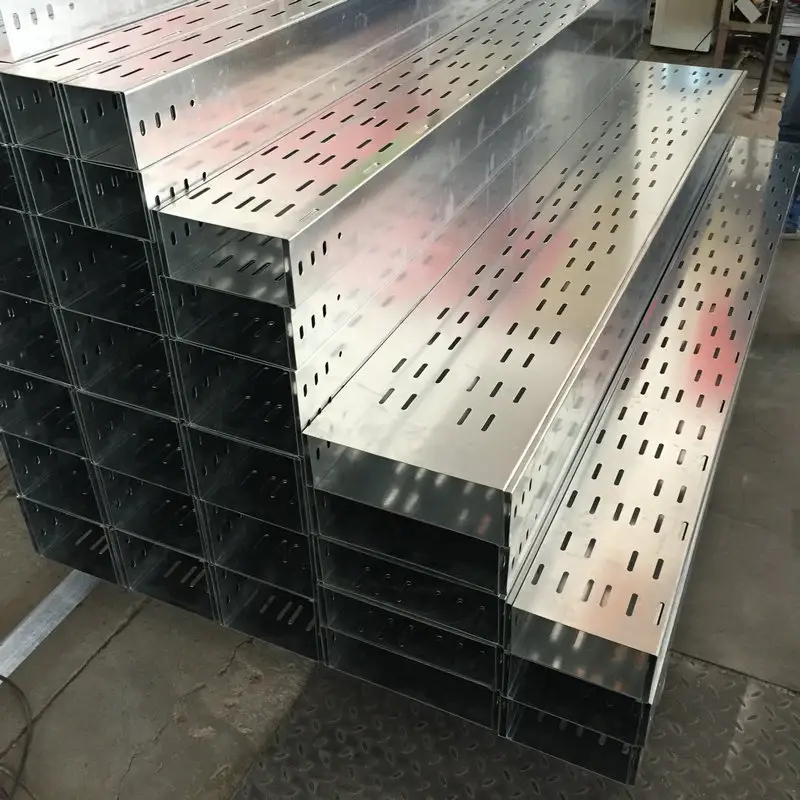 निर्माता स्टेनलेस स्टील केबल ट्रे छिद्रित प्रकार केबल ट्रंकिंग आकार आपूर्तिकर्ता