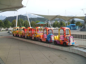 Train d'attraction électrique en fibre de verre durable Convoy pour centres commerciaux et parcs d'attractions, produit de type voitures tamponneuses - Product Image 5