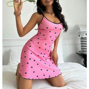 Robe de nuit côtelée pour filles Sfy-y1468 à imprimé cœur, pyjama rose mignon à imprimé, chemise de nuit dos nu, vêtements de nuit - Product Image 3