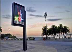 Panneau d'affichage numérique à LED pour l'extérieur Affichage publicitaire étanche sans fil Écran HD double face Publicité commerciale sur poteau - Product Image 5