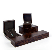 Vente en gros en bois poli emballage à rabat bijoux bracelet pendentif collier plate-forme coffret cadeau boîte à bijoux en bois avec doublure en velours