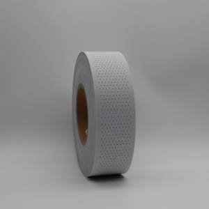 قماش نيوسول مخصص بقاعدة مثقبة وعاكسة (مادة الخرز الزجاجي) فضية للملابس الواقية الشخصية والملابس الخارجية - Product Image 1