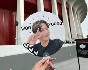 Quạt Mini <span class=keywords><strong>Kpop</strong></span> Trong Suốt Bằng Nhựa Tùy Chỉnh Mới Và Quạt Cầm Tay Dễ Thương Quạt Mini Hai Mặt Bằng Nhựa <span class=keywords><strong>Kpop</strong></span> Picket - Product Image 6