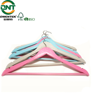 Cintres <span class=keywords><strong>en</strong></span> <span class=keywords><strong>bois</strong></span> modernes, naturels et durables à <span class=keywords><strong>prix</strong></span> d'usine, cintres rotatifs multifonctionnels antidérapants pour salle de bain et armoire - Product Image 5