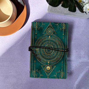 Cahier A6 Vintage fait à la main fermeture à cravate 160 pages papier amovible cadeau parfait pour les minutes de réunion d'équipe avec cercles Triang - Product Image 1