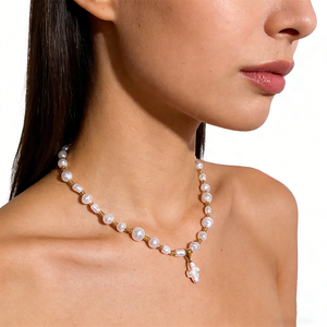 Collar de Moda para Mujer con Colgante de Cruz, Perlas Irregulares de Agua Dulce y Cuentas Doradas, en Acero Inoxidable - Product Image 4