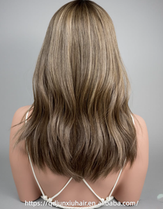 Topper de <span class=keywords><strong>cheveux</strong></span> humains naturels à 150 % de densité, base en soie, pour femmes, brun foncé balayage, noué à la main, nœuds invisibles, aspect cuir chevelu naturel, à clipser - Product Image 4