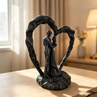 Statue moderne en fonte de couple romantique sur la plage, figurine d'amoureux en bord de mer, sculpture d'art métallique, décoration de table de salon