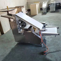 QDMECH propose une machine à rouler la pâte à pizza en acier inoxydable, machine à étaler la pâte à pain commerciale