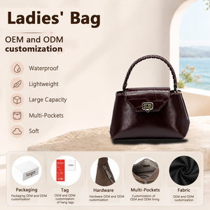 <span class=keywords><strong>Borsa</strong></span> a Tracolla Mini da <span class=keywords><strong>Donna</strong></span> in Pelle Goffrata Effetto Coccodrillo <span class=keywords><strong>Bordeaux</strong></span> con Manico Intrecciato e Chiusura Girevole Dorata Stile Retrò - Product Image 1