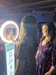 Estuche de Viaje Portátil con Soporte para iPad y Anillo de Luz RGB para una Fácil Instalación en Bodas y Fiestas - Product Image 5