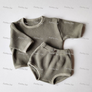 Ropa de moda para niños personalizada Color sólido Waffle manga larga al por mayor pantalones cortos para bebés conjuntos de ropa para niños - Product Image 1