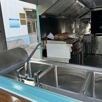 Remorque alimentaire de style bateau | Camion de restauration rapide mobile avec un design unique | Cuisine de rue personnalisée sur roues