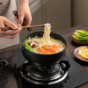 Poêles à frire en fer sans revêtement avec manche en bois 24/28 cm, Wok à fond large pour sauter et faire bouillir des soupes - Vente en gros - Product Image 5
