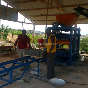 Vente chaude Machine à fabriquer des briques creuses <span class=keywords><strong>en</strong></span> béton semi-automatique multifonctionnelle QT4-24 Machine à fabriquer des briques solides <span class=keywords><strong>en</strong></span> <span class=keywords><strong>ciment</strong></span> - Product Image 6