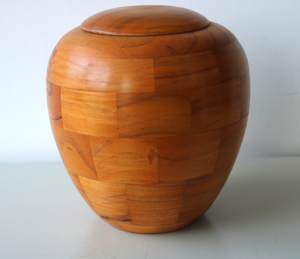 โกศไม้สำหรับบรรจุอัฐิมนุษย์ รูปทรงแจกันคลาสสิก ทำจากไม้เนื้อแข็ง พร้อมดีไซน์งานฝีมือแบบปะติดปะต่อ - Product Image 2