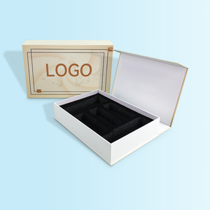 Boîtes cosmétiques magnétiques pliables de luxe populaires paquet de boîte de papier de cadeau de Noël d'impression de logo d'estampage d'or personnalisé pour les vêtements - Product Image 1