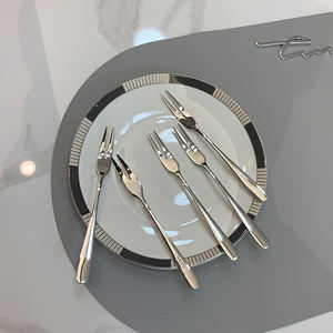 Fourchettes à fruits de luxe DF BC SUS 304 à 2 dents1 - Product Image 1