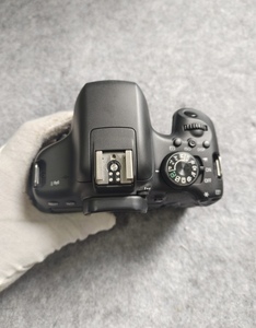 กล้องดิจิตอล DSLR มือสอง รุ่น EOS 750D ของแท้ พร้อมแบตเตอรี่และที่ชาร์จแบตเตอรี่ - Product Image 3