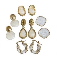 Barocke Perlmutt-Ohrringe, gehämmert, vergoldet, unregelmäßige Muschel-Ohrstecker für Damen, Vintage, organischer Statement-Schmuck