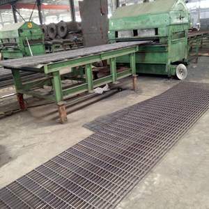 Grille en acier galvanisé à chaud antidérapante robuste 40x5mm en acier au carbone résistante à l'eau et au feu, anticorrosion pour usine - Product Image 1