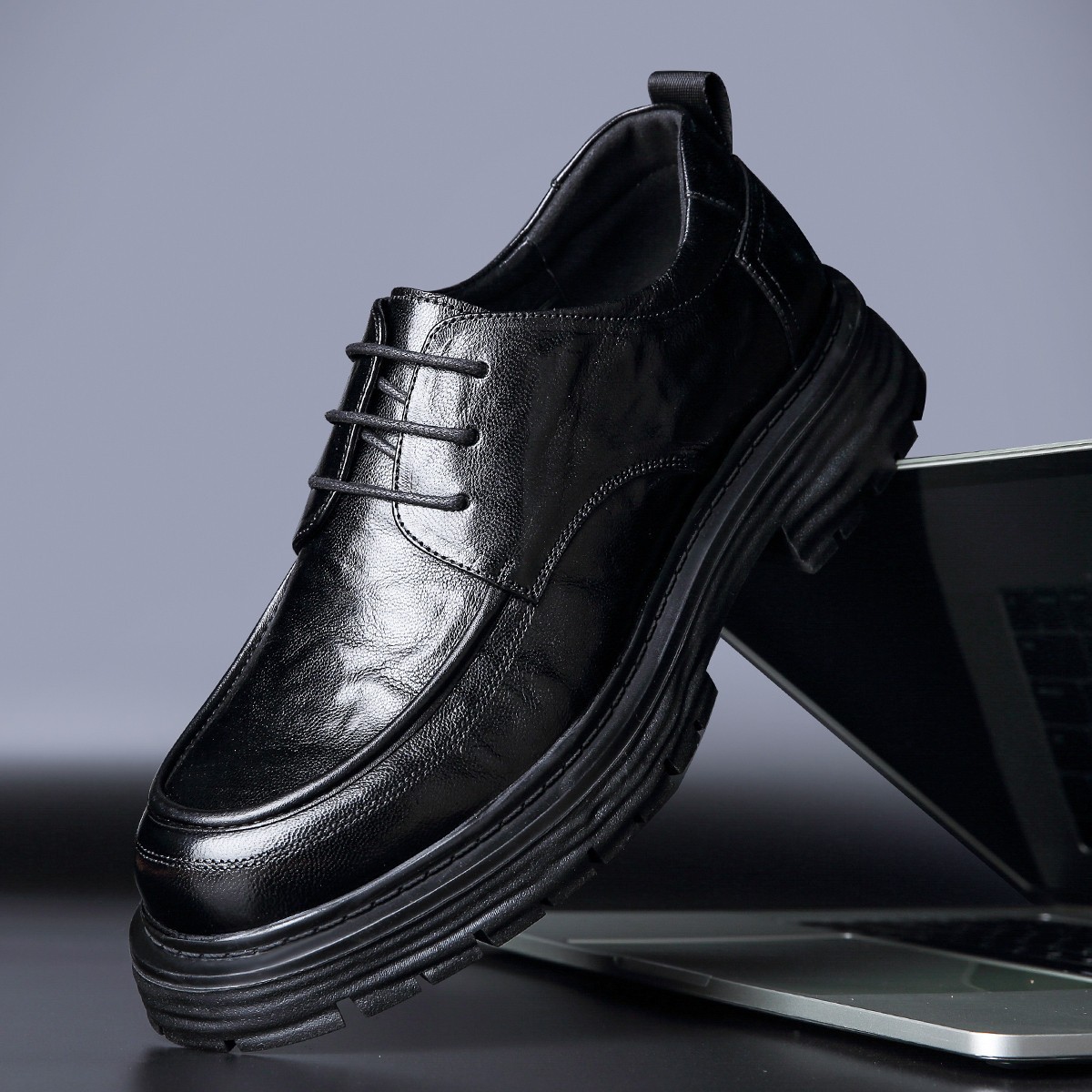 Black, all-season style (top-grain sheepskin)