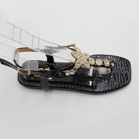 Nouvelles sandales d'été plates à strass et diamants, mode décontractée polyvalente pour femme, chaussures d'usine de luxe en Chine