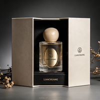 Flacon de parfum en verre transparent de luxe de haute qualité de 50 ml avec étiquette métallique de couleur personnalisée et boîtes cadeaux de luxe pour la vente en gros