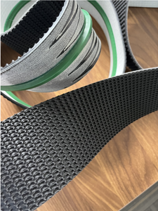 黑色高抓地力粗糙顶部聚氯乙烯输送带，带底部导轨 - Product Image 4