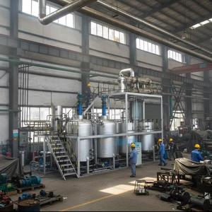 Machine de recyclage de l'huile moteur usagée en lots de 10 à 20 tonnes/jour pour une installation de raffinage de l'huile de base jaune - Product Image 2