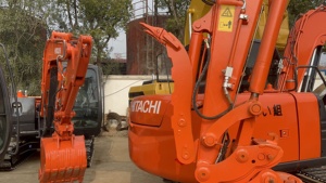 Excavatrice sur chenilles Hitachi Zaxis 60 modèle 2022 avec godet de terrassement d'une capacité de 0,22 m³ et un poids opérationnel de 6 tonnes - Product Image 6