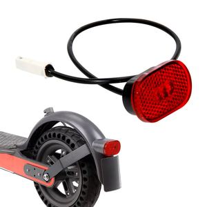 Luz Trasera de Alta Calidad para Patinete Eléctrico Xiaomi PRO/PRO2, Luces de Freno y Advertencia, Accesorios Esenciales - Product Image 2