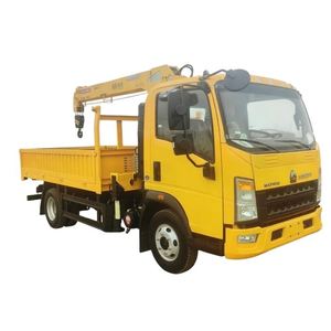 Grue montée sur camion Sinotruk Ho Wo, grue mobile à flèche télescopique de 4 tonnes à 4 sections pour l'alimentation en matériaux sur chantier - Product Image 1