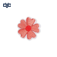 Patch brodé thermocollant OEM Saint-Valentin, motif double cœur romantique et fleurs, avec logo personnalisé, broderie florale 'Sweet Love'