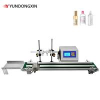 Machine automatique à quatre têtes de petite taille pour le remplissage de liquides (jus, boissons, huiles corporelles, eau pure) en bouteilles en verre – Haute productivité – Meilleures ventes