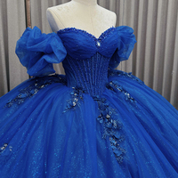Robe de bal de Quinceañera bleu scintillant avec finition pailletée, corsage perlé et détail nœud pour les 16 ans et les fêtes, dentelle florale