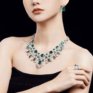 Collar con Colgante de Diamantes de Imitación 5A, Color Verde y Rojo, Diseño Exagerado y Elegante de Dylam, Ideal para Cenas, Bodas y Eventos - Product Image 2
